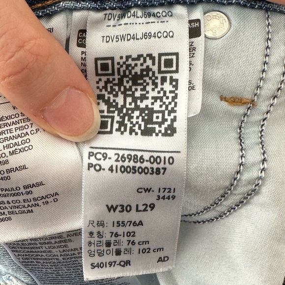 Levi’s High-Waisted Mom Jeans size 30 - Picture 5 of 7